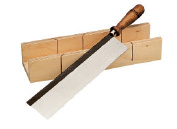 BOITE A ONGLET+SCIE A DOS